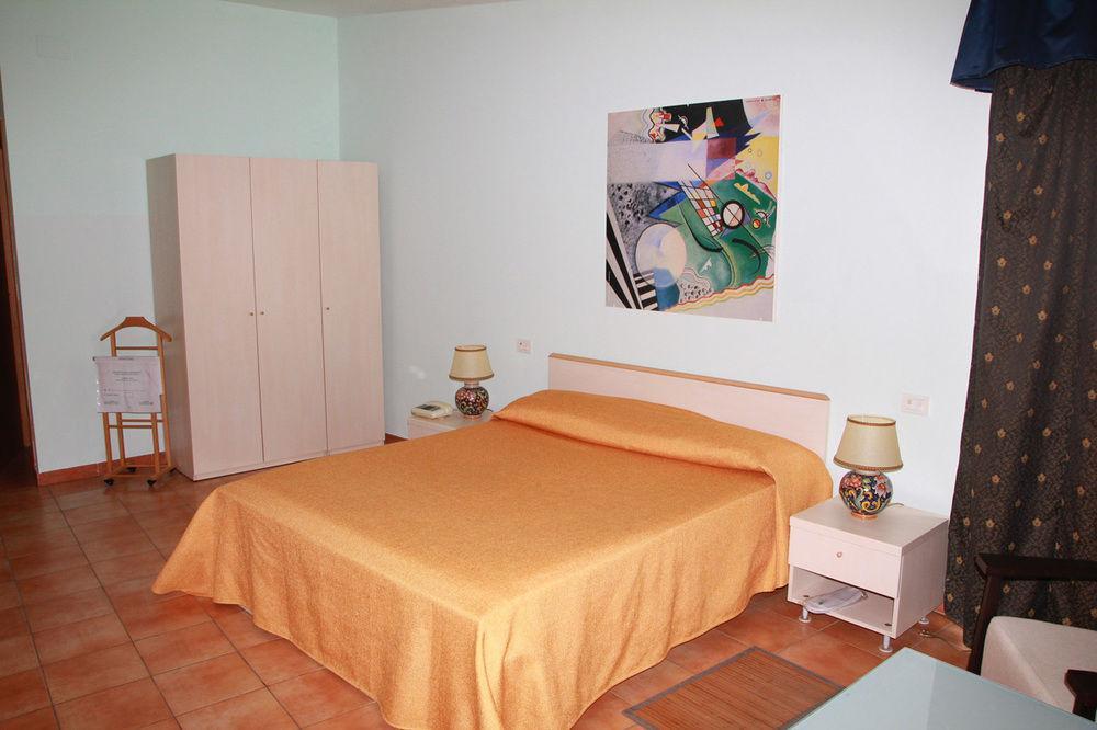 Hotel Sul Mare Al Gabbiano Scoglitti Exterior foto