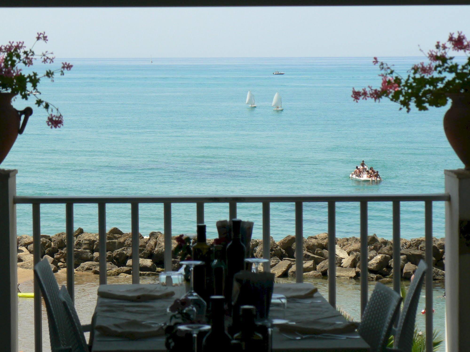 Hotel Sul Mare Al Gabbiano Scoglitti Exterior foto